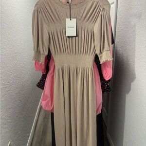 42 - NWT En Saison $120 beige midi dress Size S